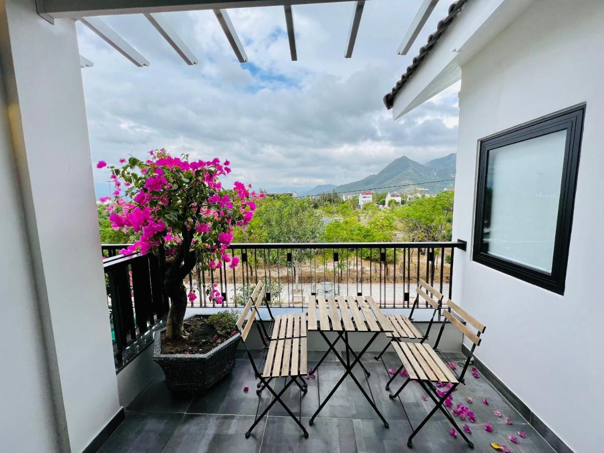The Track Homestay - Near Bai Dai Beach Cam Lam Exterior foto
