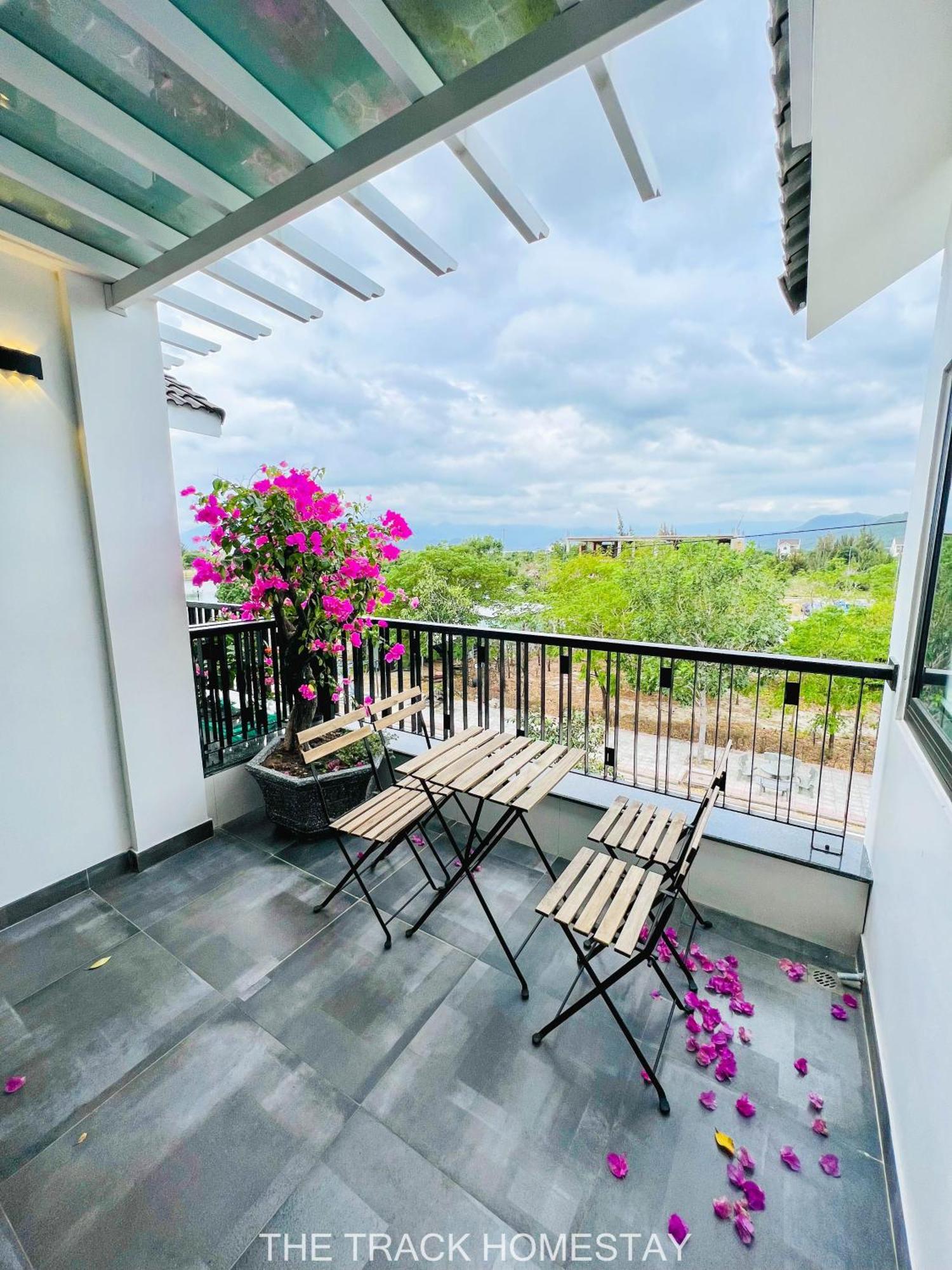 The Track Homestay - Near Bai Dai Beach Cam Lam Exterior foto